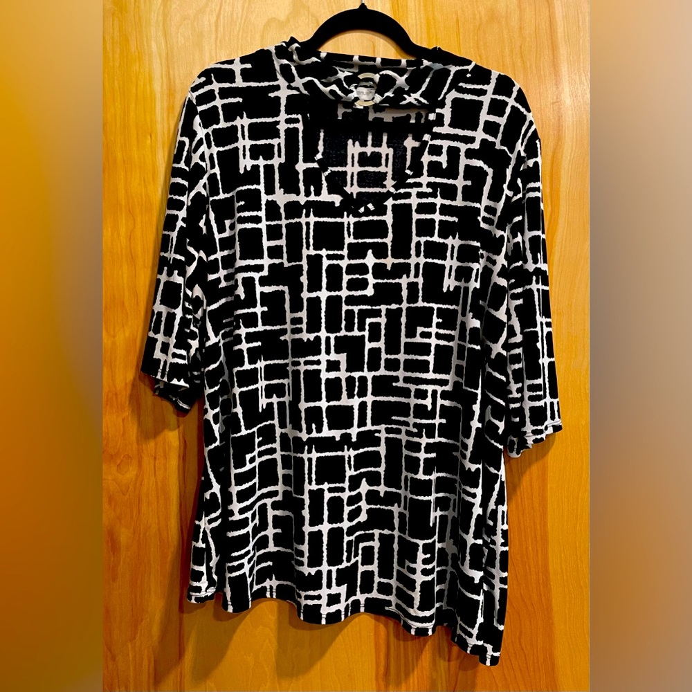Pretty Women’s Choker Blouse